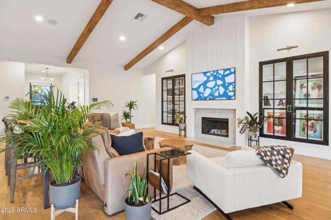 Real Estate Picture 6