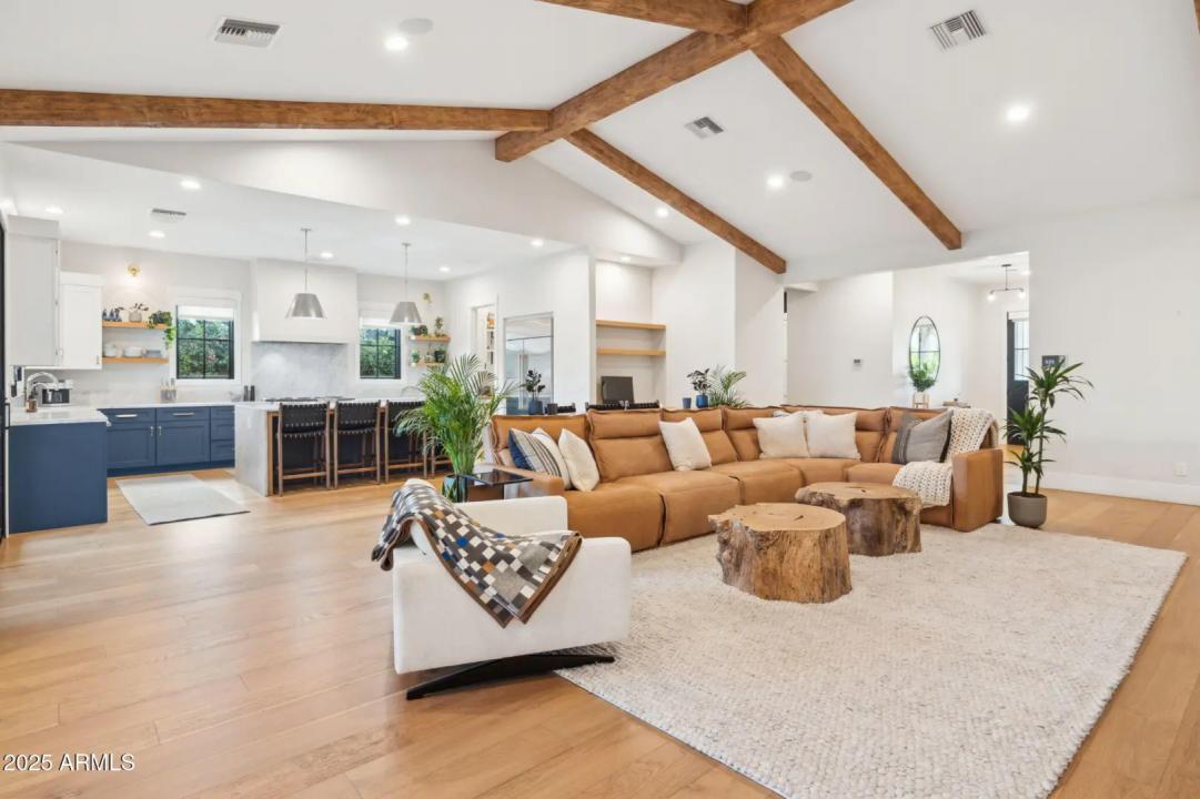 Real Estate Picture 7