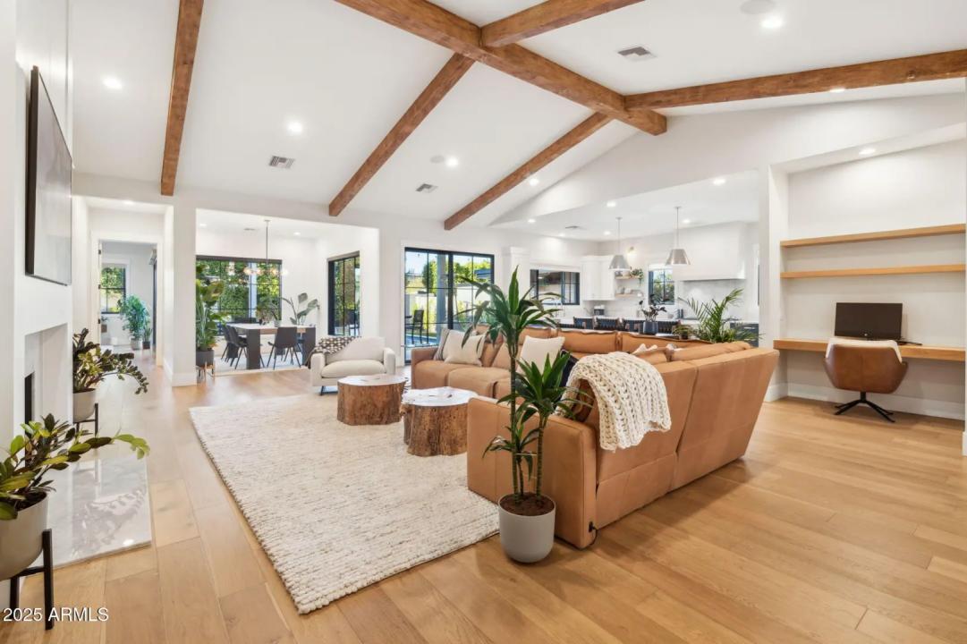 Real Estate Picture 8