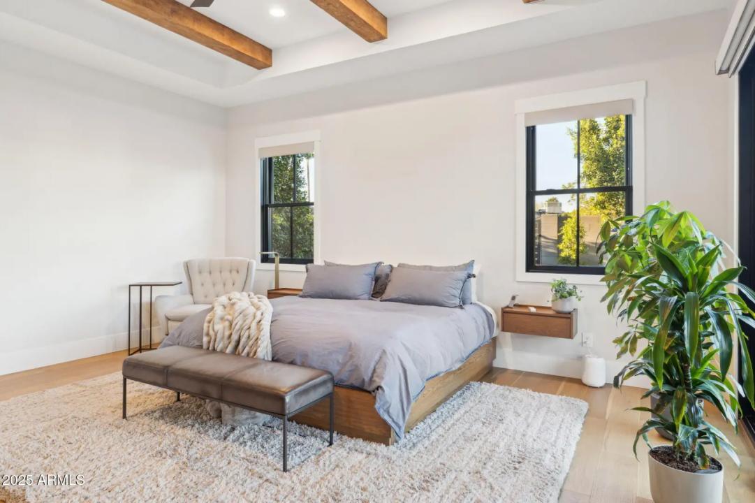 Real Estate Picture 16