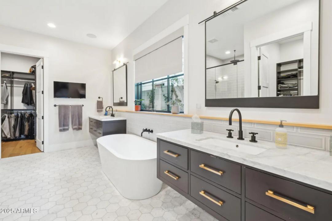 Real Estate Picture 18