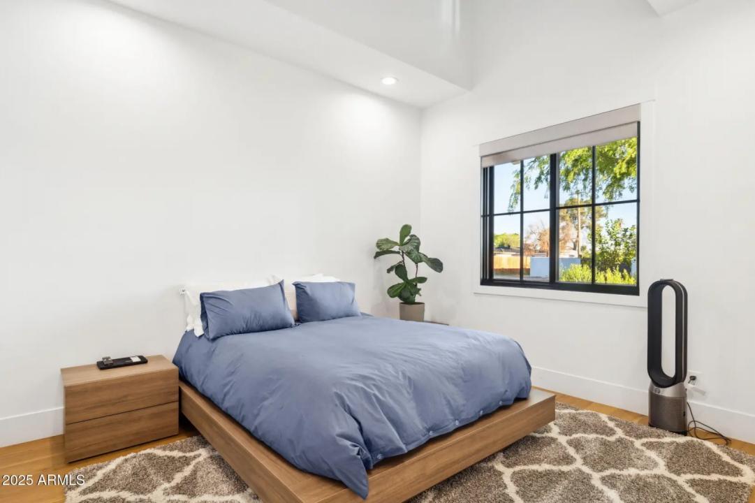 Real Estate Picture 25