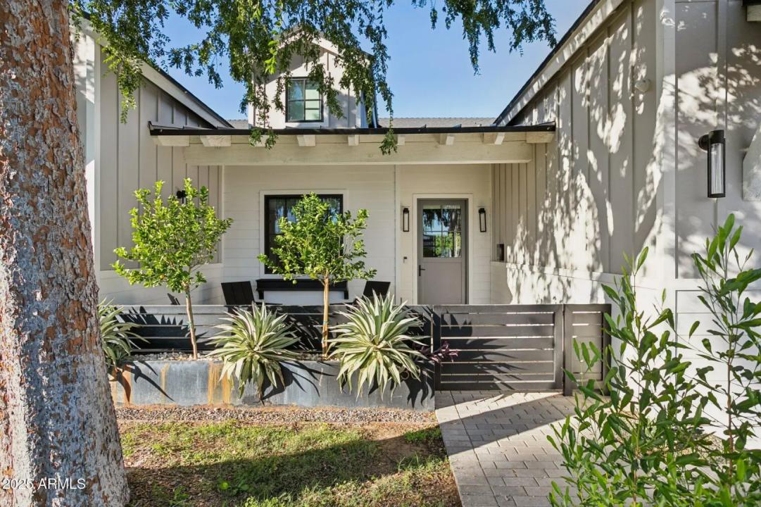 Real Estate Picture 4