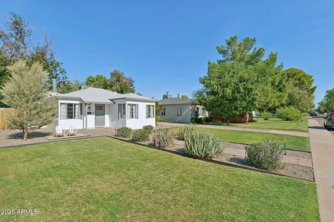 Real Estate Picture 3