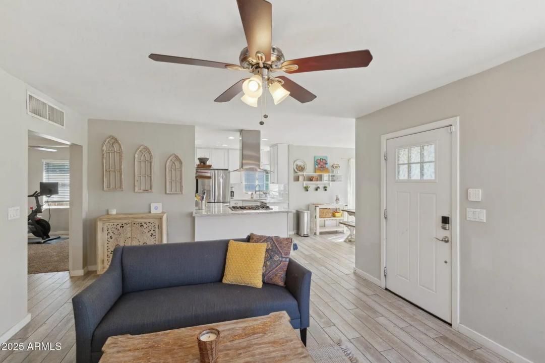 Real Estate Picture 9