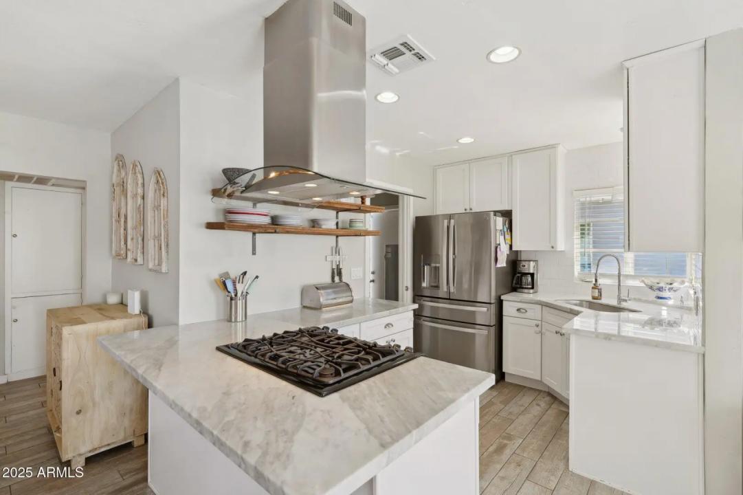 Real Estate Picture 11