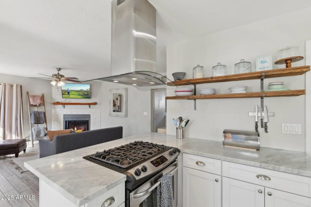 Real Estate Picture 12