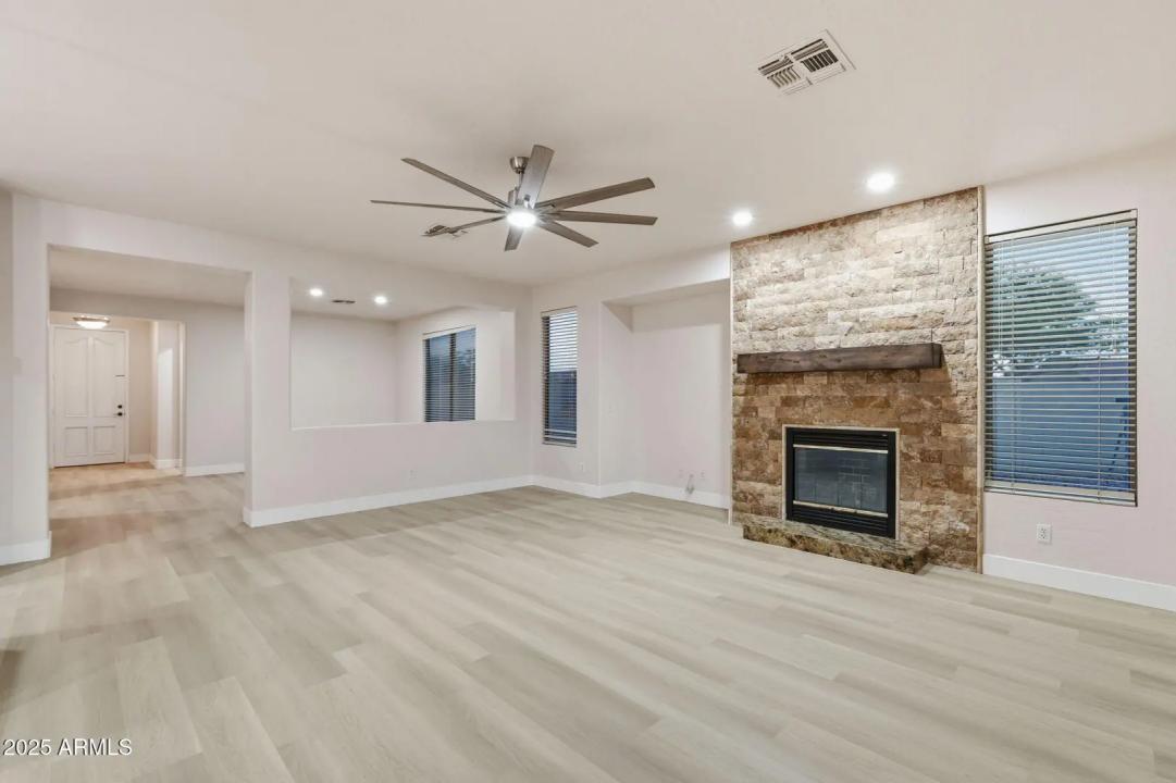 Real Estate Picture 9