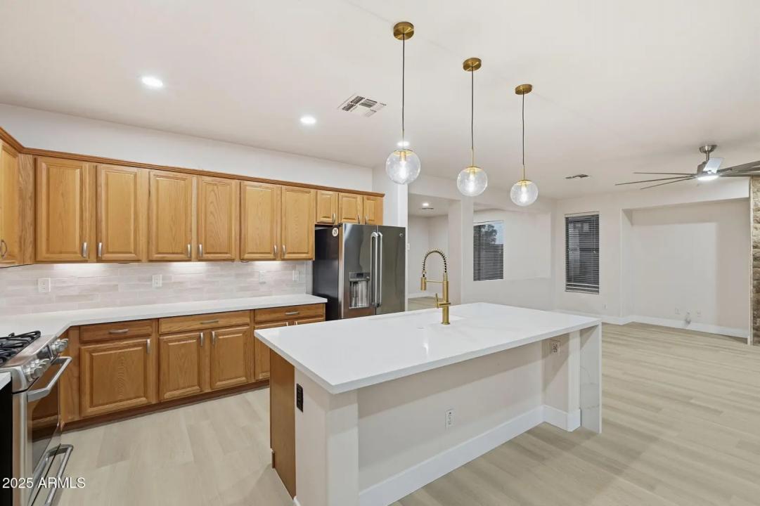 Real Estate Picture 14