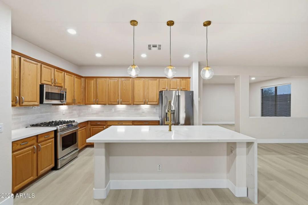 Real Estate Picture 15