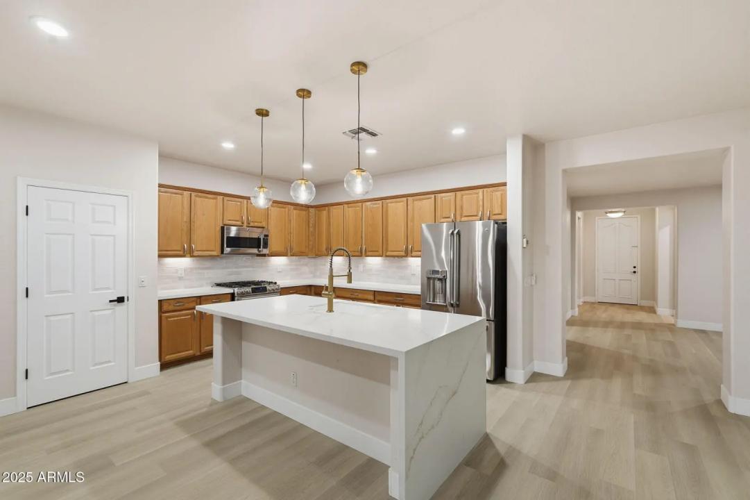 Real Estate Picture 16