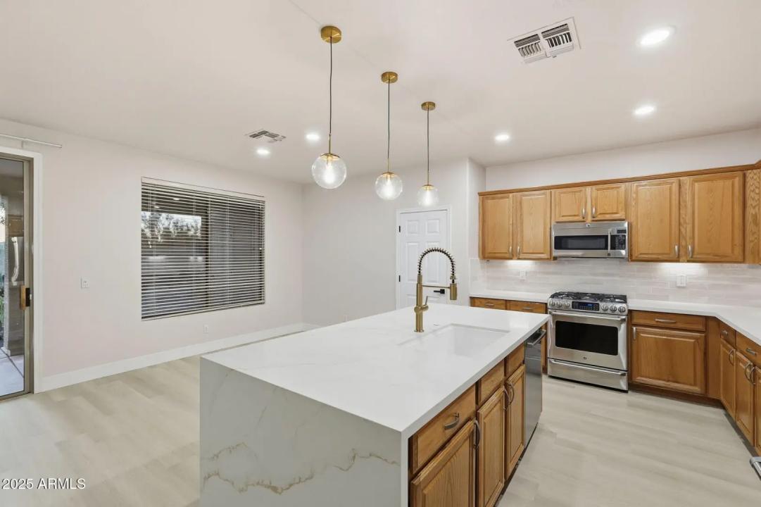 Real Estate Picture 17