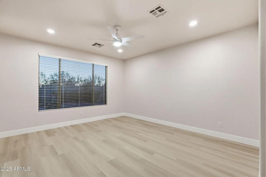 Real Estate Picture 23