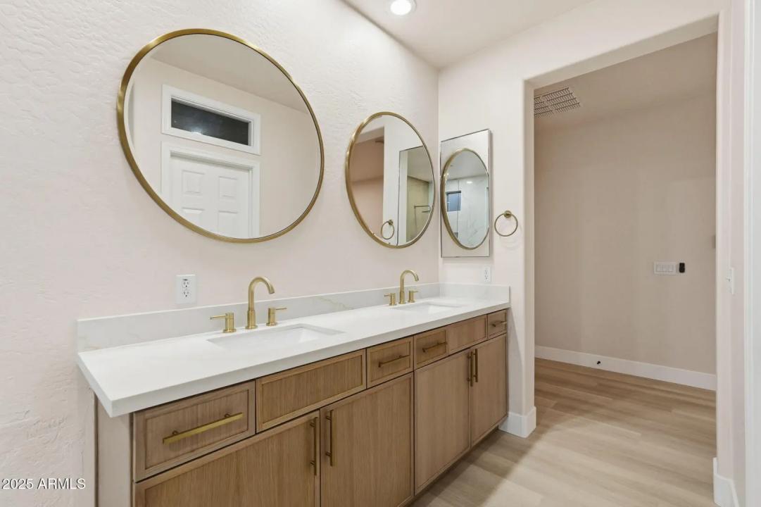 Real Estate Picture 33