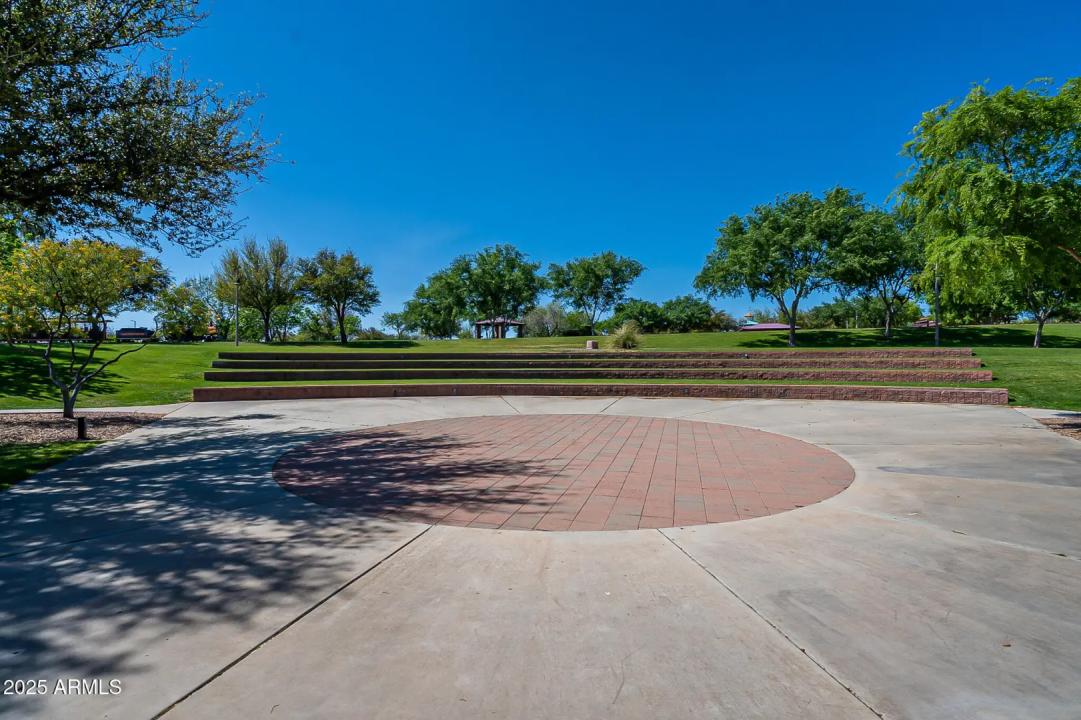 Real Estate Picture 98