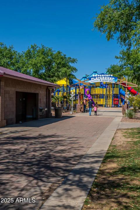 Real Estate Picture 100