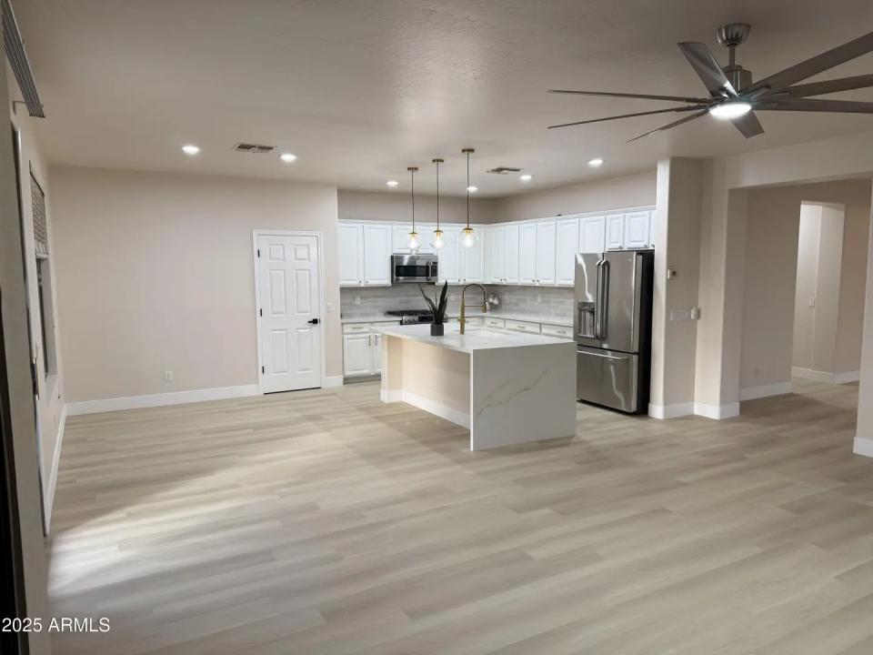 Real Estate Picture 16