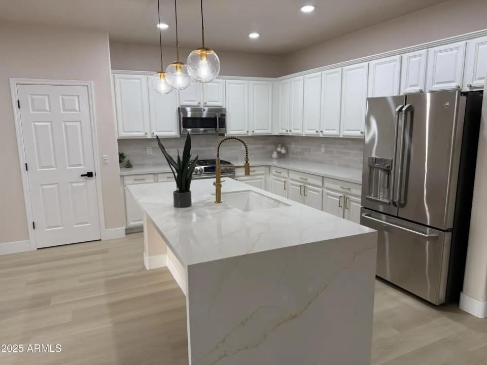 Real Estate Picture 17