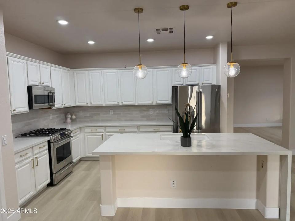 Real Estate Picture 9