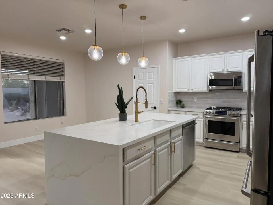 Real Estate Picture 11