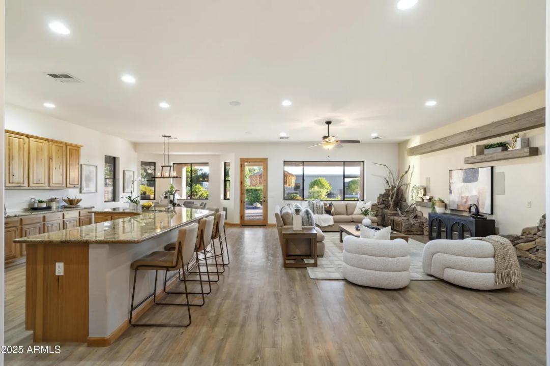 Real Estate Picture 5