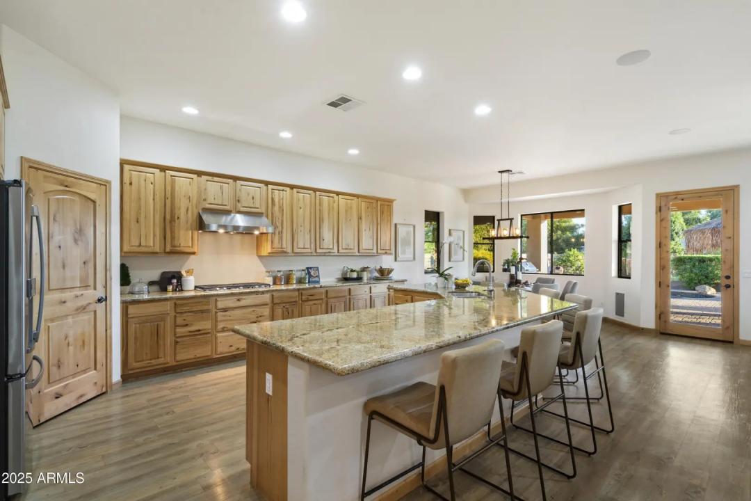 Real Estate Picture 7