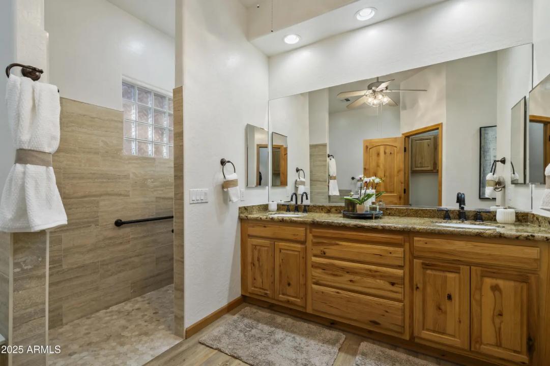 Real Estate Picture 14