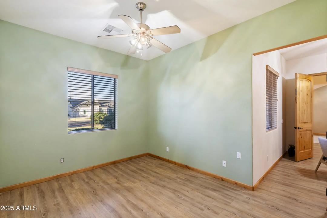 Real Estate Picture 16