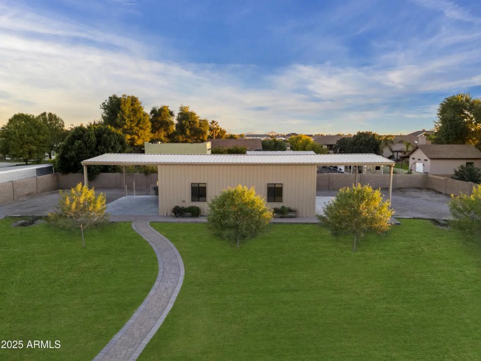 Real Estate Picture 24