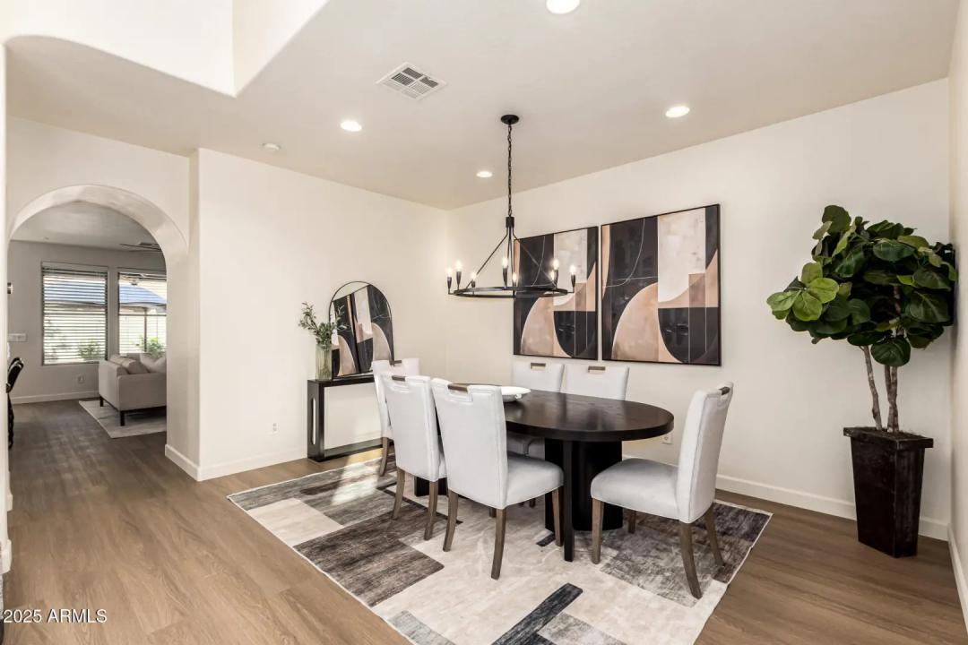 Real Estate Picture 11