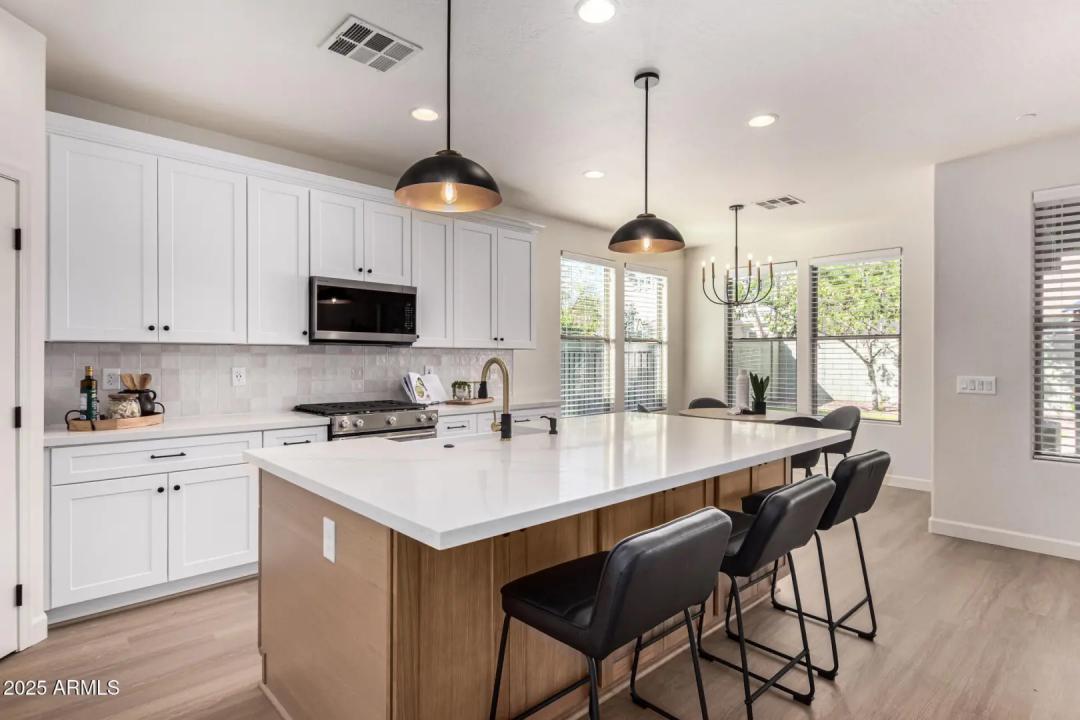 Real Estate Picture 16