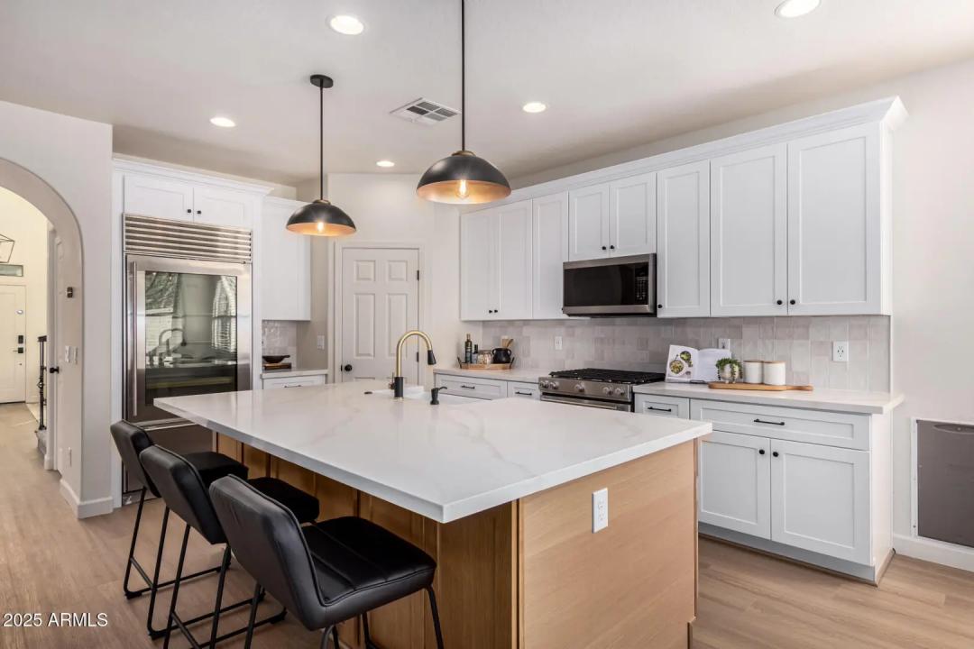 Real Estate Picture 17