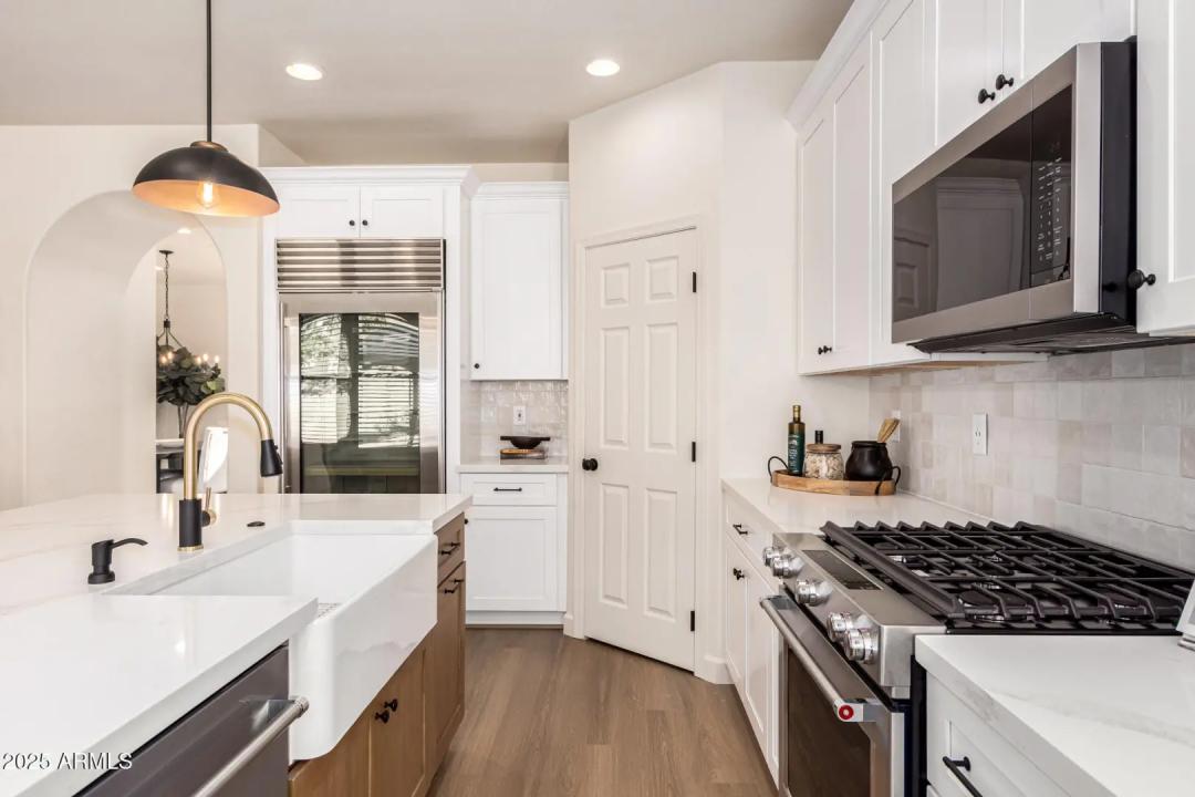 Real Estate Picture 19