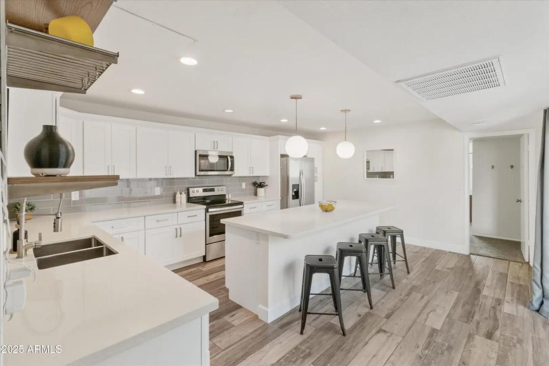 Real Estate Picture 9