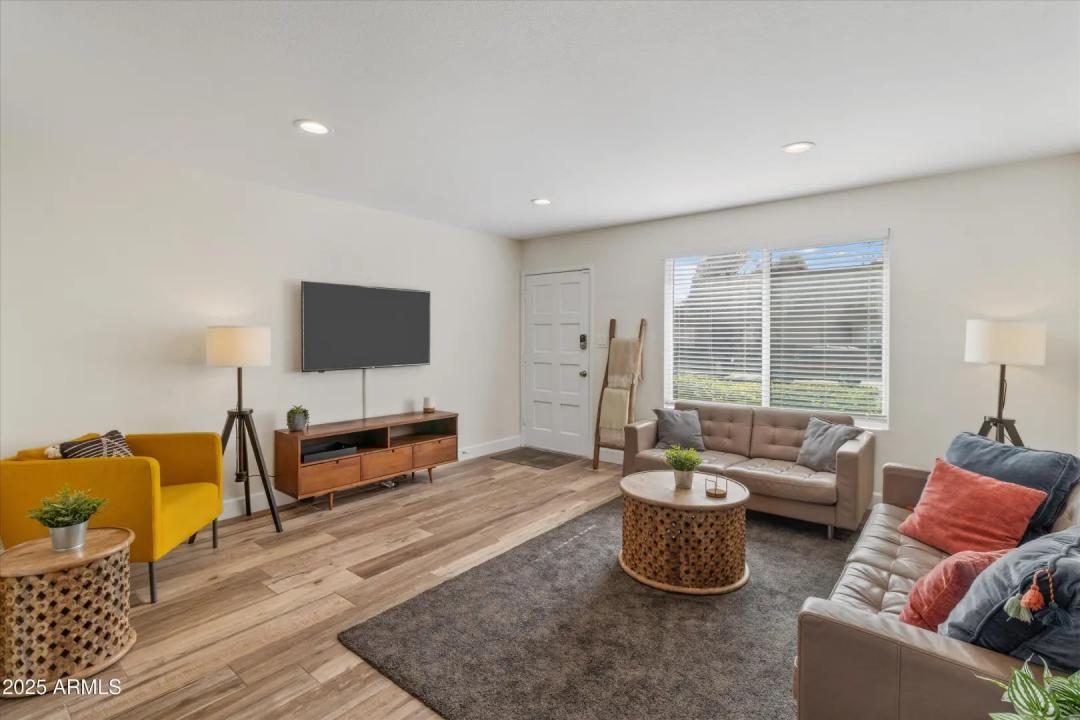 Real Estate Picture 4