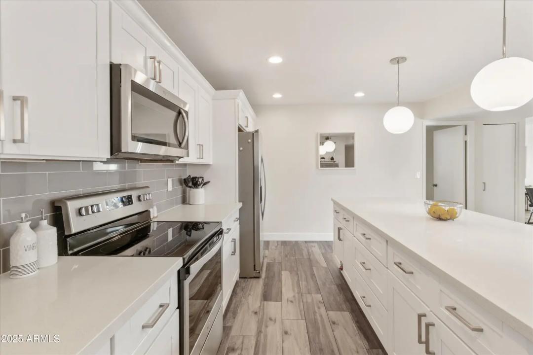 Real Estate Picture 7