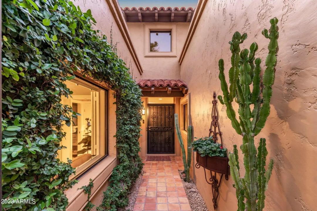Real Estate Picture 4