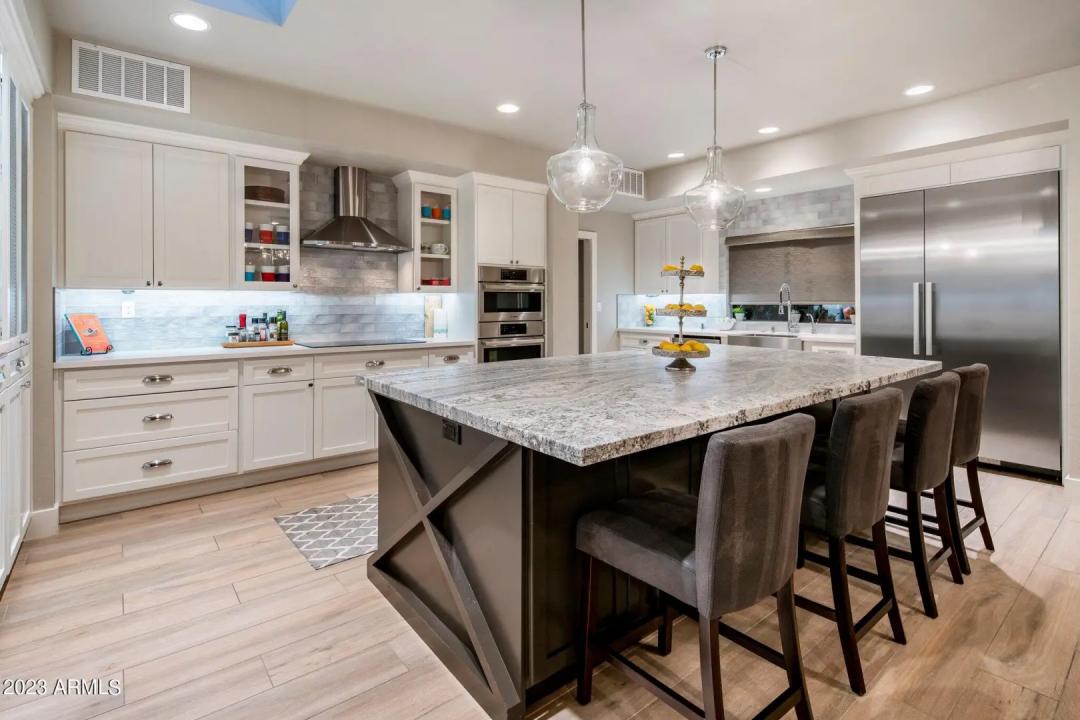 Real Estate Picture 7
