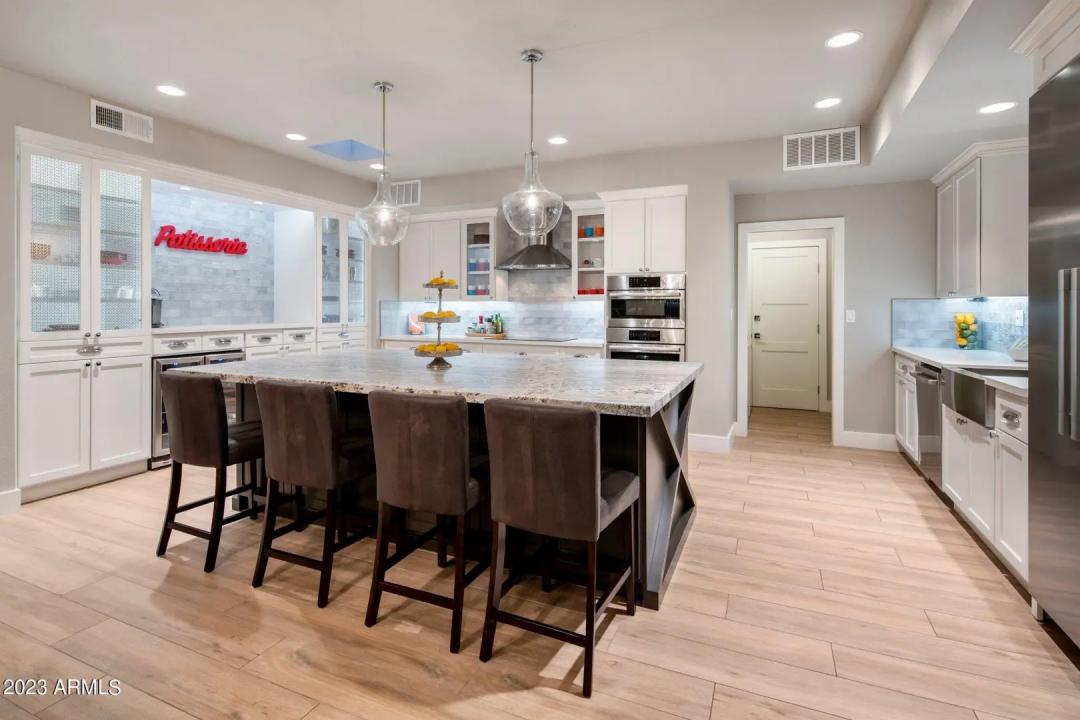 Real Estate Picture 8