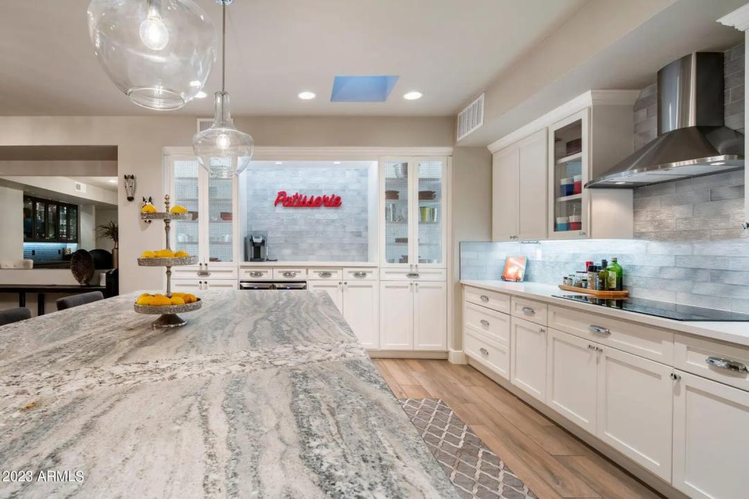 Real Estate Picture 10