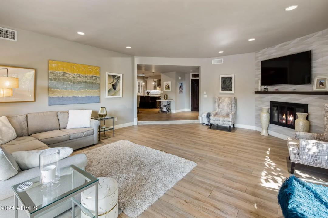 Real Estate Picture 12