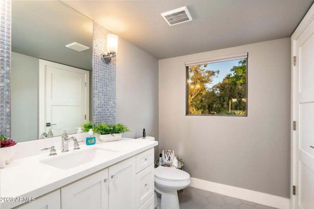 Real Estate Picture 23