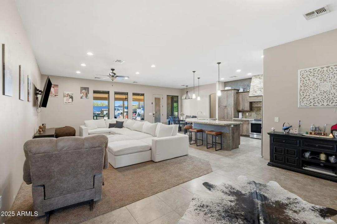 Real Estate Picture 11