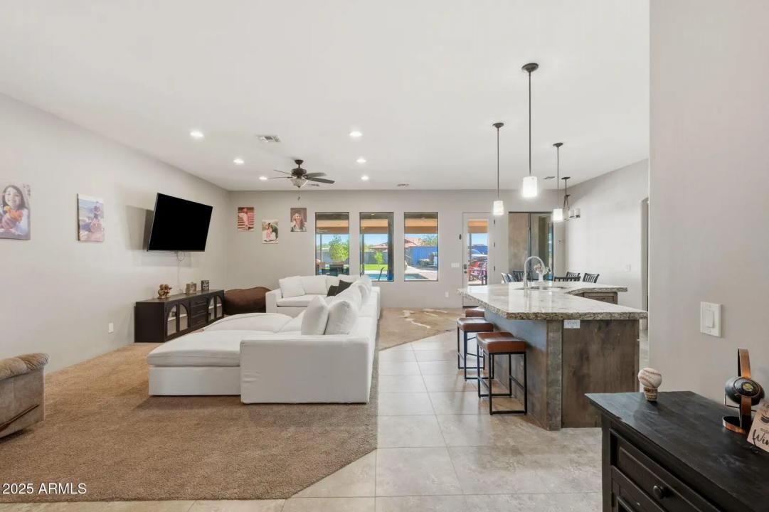 Real Estate Picture 12