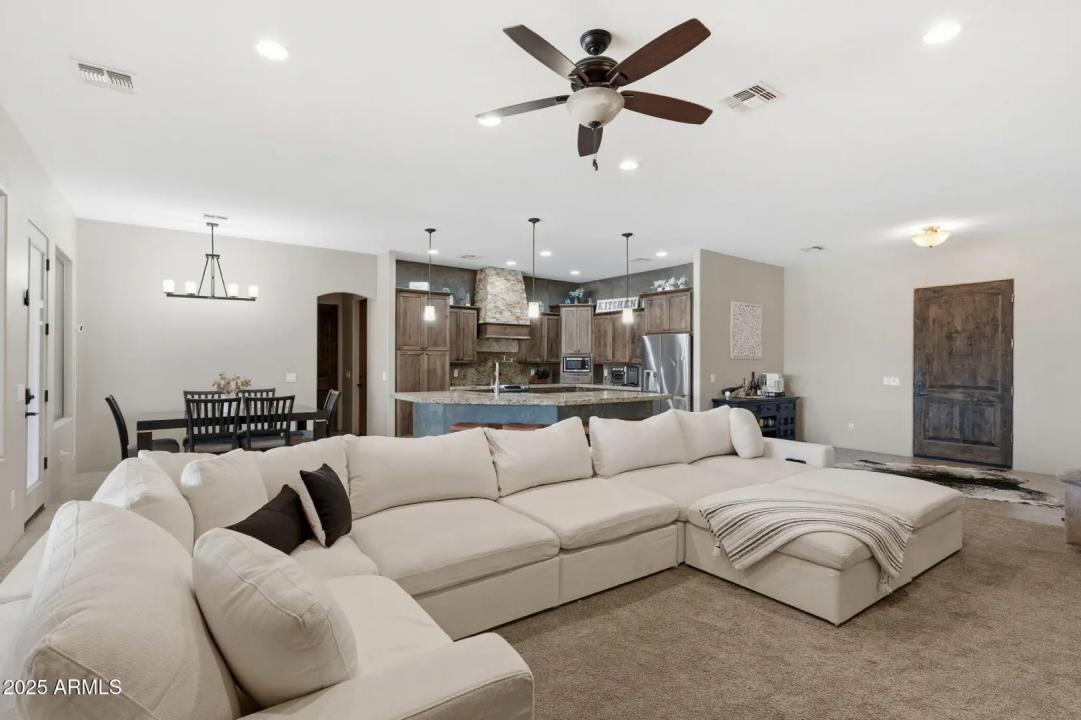 Real Estate Picture 14