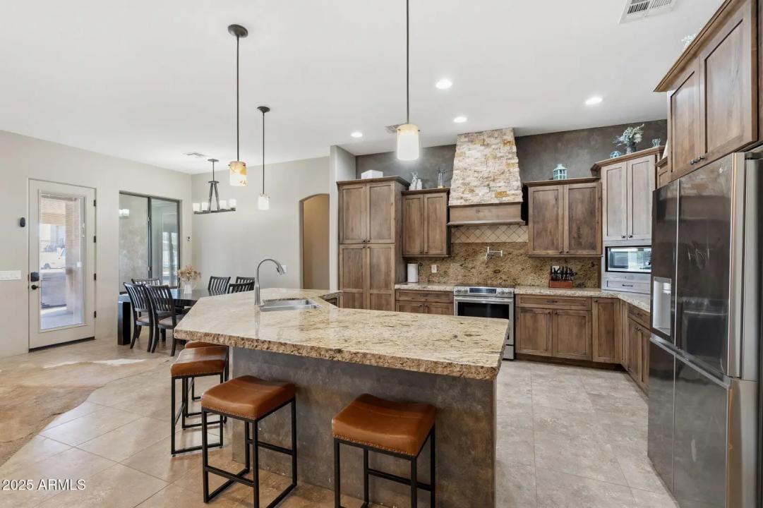 Real Estate Picture 15