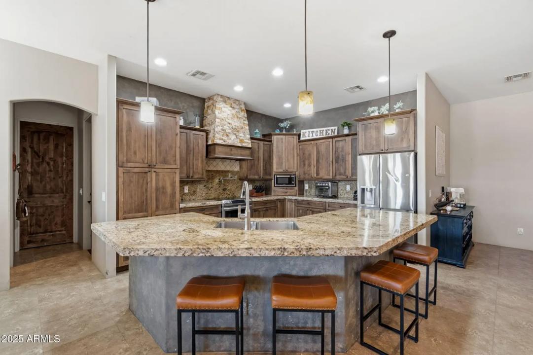 Real Estate Picture 16