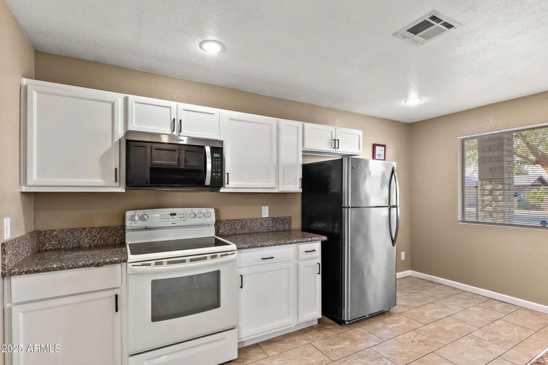 Real Estate Picture 4