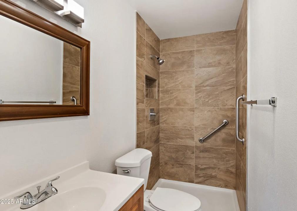 Real Estate Picture 12