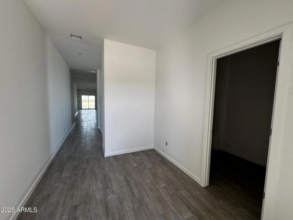 Real Estate Picture 3